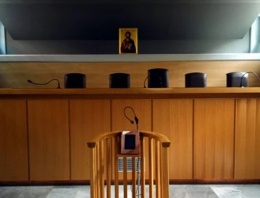 Μίλησε επιτέλους ο γιος επιχειρηματία για τη στυγερή δολοφονία του μπάτλερ που βρέθηκε νεκρός σε πισίνα βίλας
